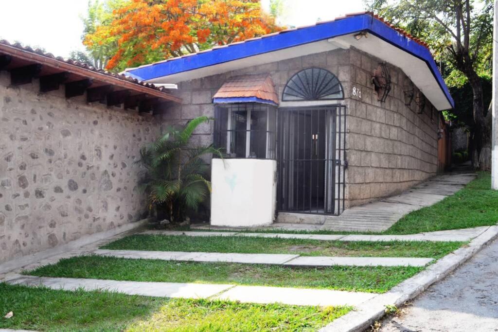 Апартаменты Departamento En Lomas De Cuernavaca Con Aire Acond Темиско Экстерьер фото